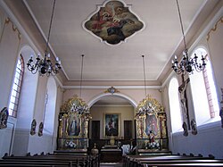 Vue intérieure de la nef vers le chœur