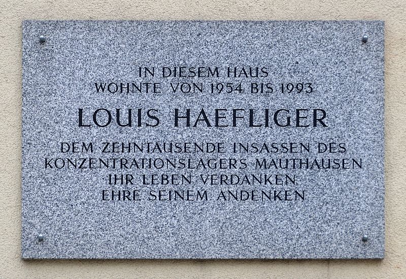 File:Wohnhausanlage Vierthaltergasse 11-17 - plaque Louis Häfliger.jpg