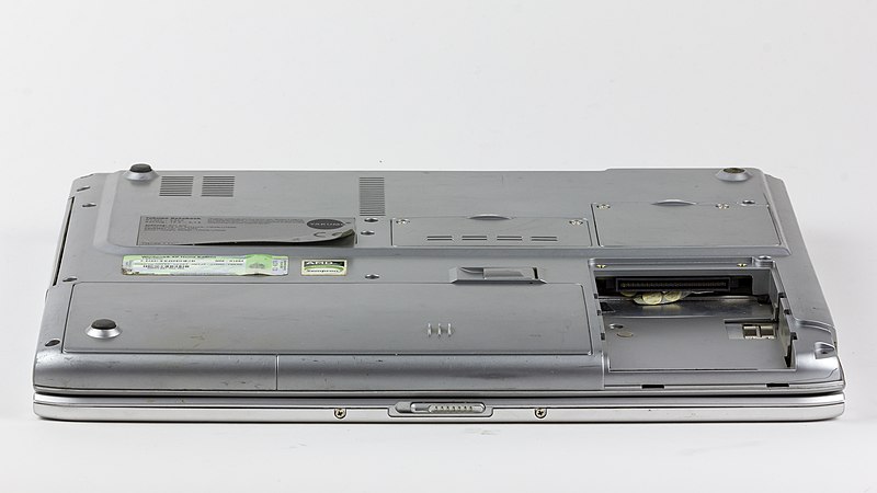 File:Yakumo Notebook 536S-4406.jpg