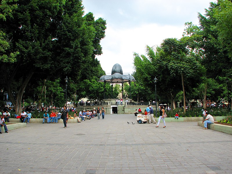 File:Zócalo a Oaxaca.jpg