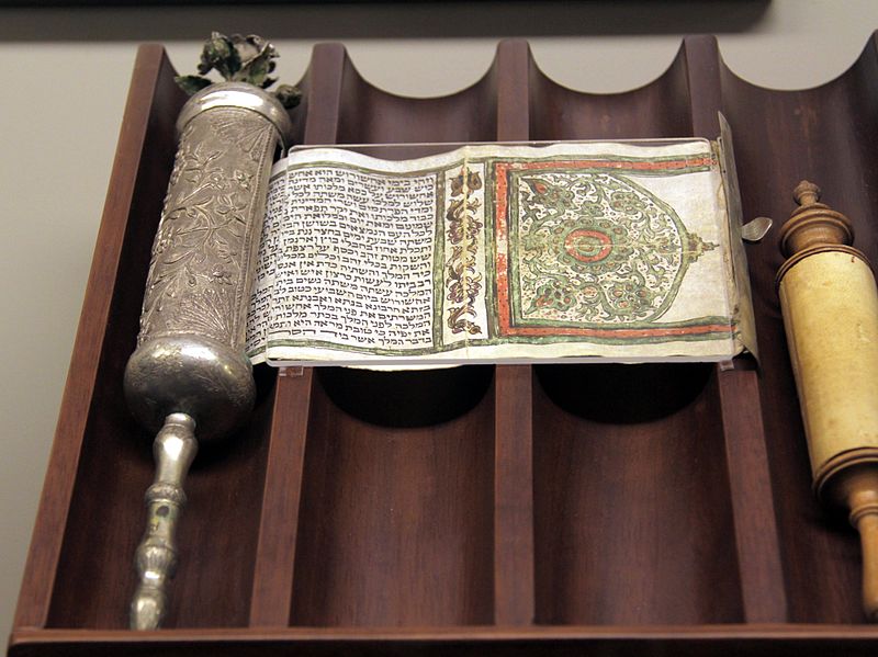 File:"Megillah", esther scroll, cast and engraved silver and silver gilt case, (8605734851).jpg