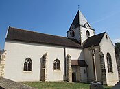 Kirche Saint-Léger mit Friedhofskreuz