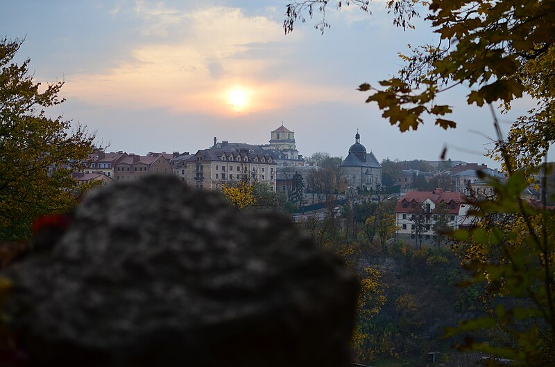 File:Вид с парка на старый город (Каменец-Подольский, фото 2).jpg