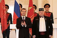 O então presidente da Rússia, Dmitri Medvedev, em uma cerimônia com veteranos da guerra no Afeganistão, em 2010