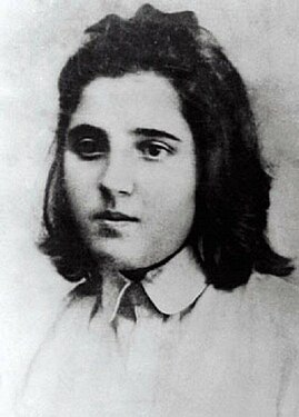 Nadya năm 1917, thời điểm bà bắt đầu mối tình với Stalin