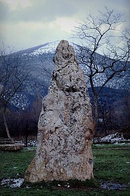 Центральный камень «Мир»