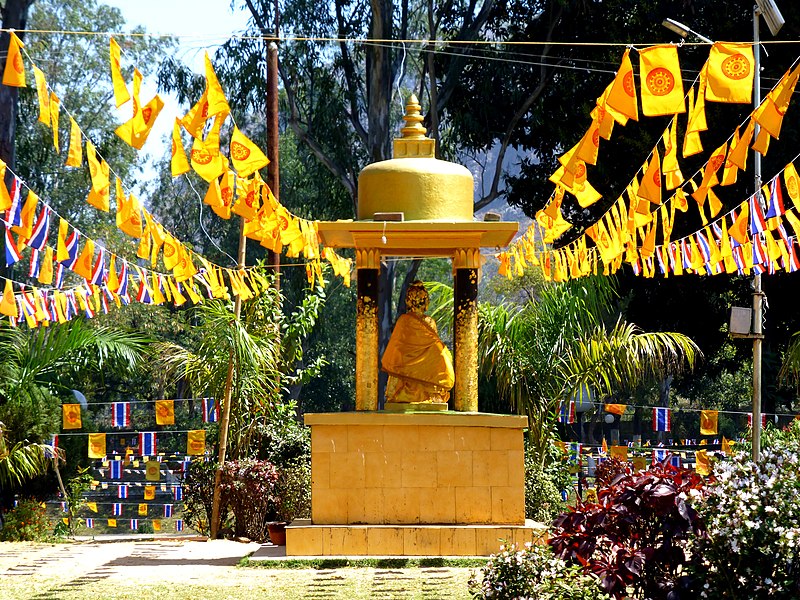 File:014 Buddha Statue from Behind (9245191880).jpg
