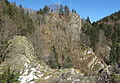 Blick vom Grat des Scharfenstein auf den Burgfels mit Resten der Kernburg