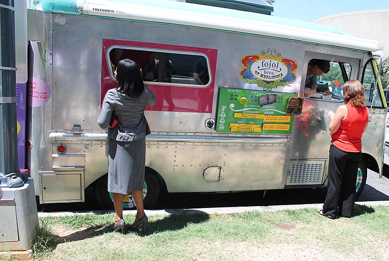 File:18a.FoodTrucks.LEnfantPlaza.SW.WDC.25July2012 (7721335156).jpg