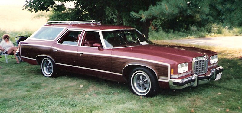 File:1974 Pontiac Grand Safari.jpg