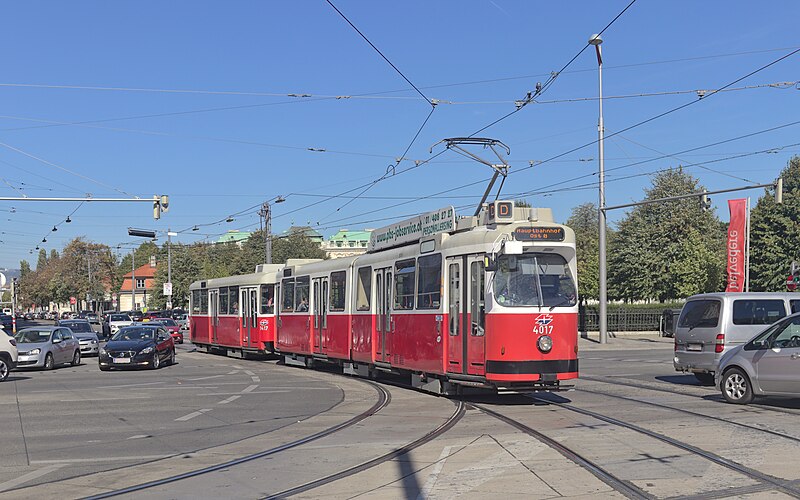 File:2018-09-30 AT Wien 03 Landstraße & Wien 04 Wieden, Landstraßer Gürtel, Prinz-Eugen-Straße, E2 4017+c5 1417 Linie D (50966271488).jpg