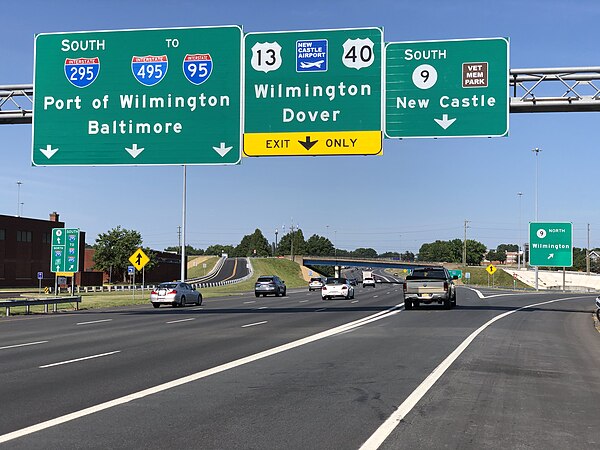 I-295 southbound/US 40 westbound at the DE 9 interchange in Holloway Terrace