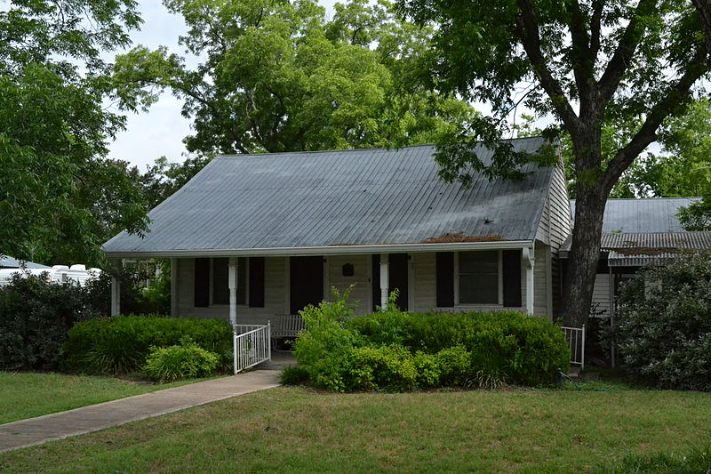 File:703 Austin, Bastrop, Texas.JPG