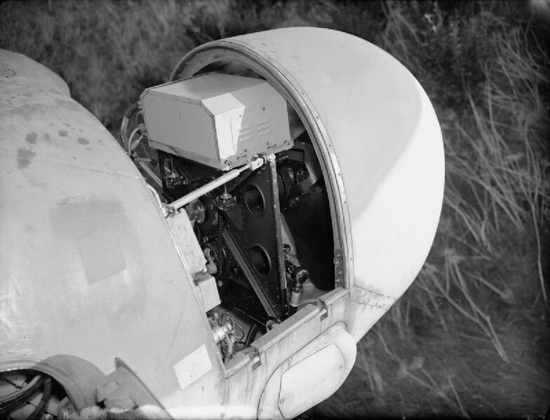 File:AI Mk. VIIIB radar in De Havilland Mosquito NF.XIII CH16610.jpg