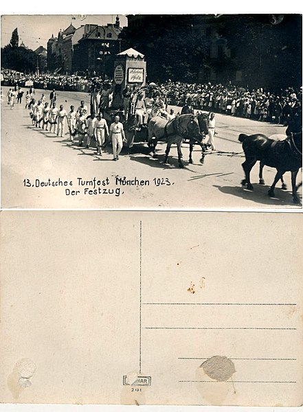 File:AK - München - Deutsches München - Festzug A - 1923.jpg