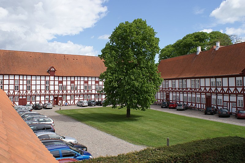 File:Aalborghus Hof.JPG