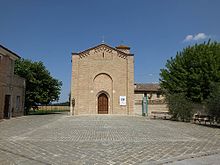 L'Abbazia di San'Apollinare sorge sull'area ipotizzata come luogo dell'antica Planina, i cui resti vennero utilizzati per la costruzione.