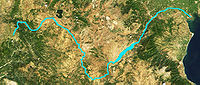 tok řeky vyznačený na satelitním snímku