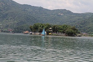 Along the Phewa Lake 02.jpg