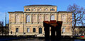 München, Alte Pinakothek, Ostfassade, mit Eduardo Chillida: Buscando la Luz, 1997