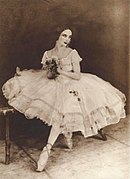 Anna Pavlova in Giselle, wearing a romantic tutu