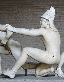 Aphaia pediment Paris W-XI Glyptothek Munich 81.jpg