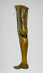 File:Artificial left leg, London, England Wellcome L0057950.jpg - Wikimedia  Commons