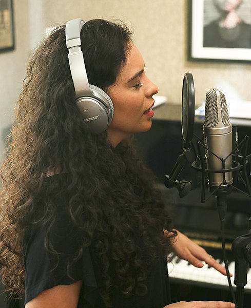 File:Audio For Singers - Isabella Bretz por Jackson Abacatu.jpg