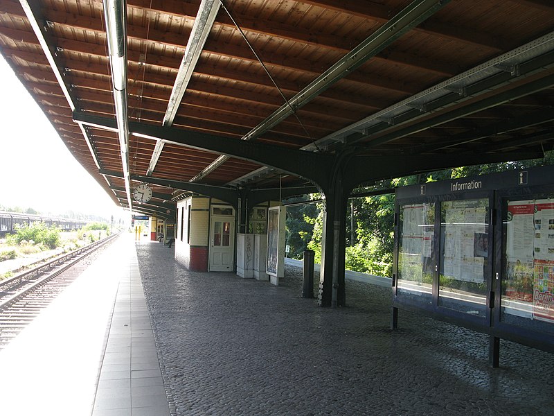 File:Bahnhof Berlin-Schönholz5.JPG