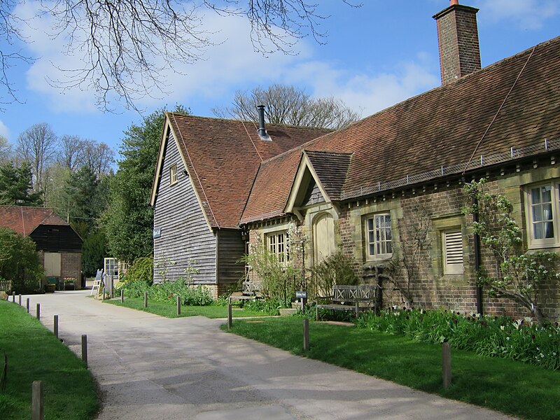 File:Barn at Standen House - geograph.org.uk - 5338098.jpg