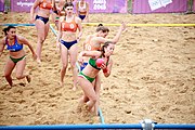 Deutsch: Beachhandball bei den Olympischen Jugendspielen 2018; Tag 6, 12. Oktober 2018; Mädchen, Hauptrundenspiel – Ungarn-Niederlande 2:1 English: Beach handball at the 2018 Summer Youth Olympics at 12 October 2018 – Girls Main Round – Hungary-Netherlands 2:1