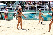 Deutsch: Beachvolleyball bei den Olympischen Jugendspielen 2018; Tag 9, 15. Oktober 2018; Mädchen, Viertelfinale: USA-Spanien 2–1 (21–19/17–21/15–9) English: Beach volleyball at the 2018 Summer Youth Olympics at 15 October 2018 – Girls Quarterfinals: USA-Spain 2–1 (21–19/17–21/15–9)