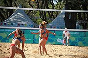 Deutsch: Beachvolleyball bei den Olympischen Jugendspielen 2018; Tag 8, 14. Oktober 2018; Mädchen, Achtelfinale – Bolivien-Puerto Rico 0:2 (18–21/18–21 ) English: Beach volleyball at the 2018 Summer Youth Olympics at 14 October 2018 – Girls Round of 16 – Bolivia-Puerto Rico 0:2 (18–21/18–21 )