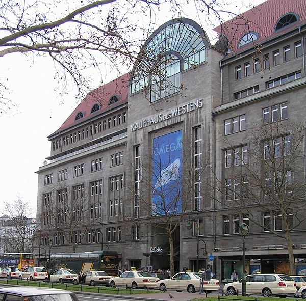 Kaufhaus des westens. Kaufhaus des Westens Берлин. Универмаг KADEWE. Берлин КДВ. Магазин KADEWE Берлин.