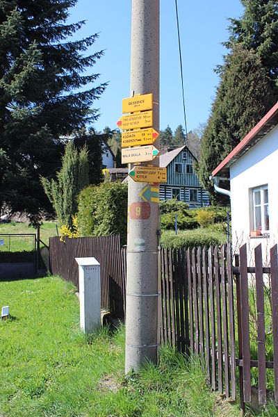 File:Besedice, turistický rozcestník.jpg