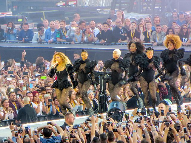 Flanked by her dancers, Beyoncé performs "Formation" on The Formation World Tour in 2016