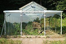 Glashaus mit Tumulus
