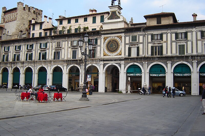 صورة:Brescia PiazzaLoggia2.jpg