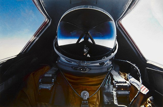 640px-Brian_Shul_in_the_cockpit_of_the_S