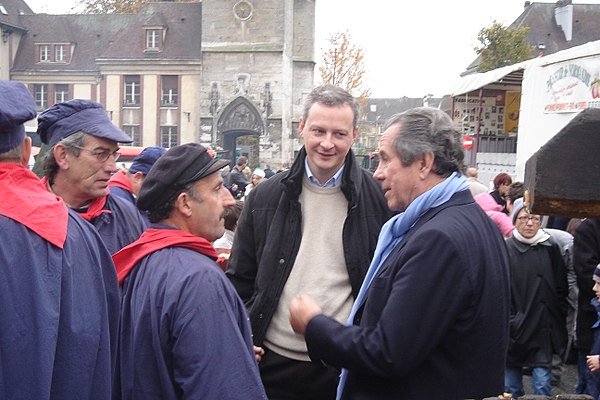 Le Maire talking with Jean-Louis Debré and his constituents in Évreux