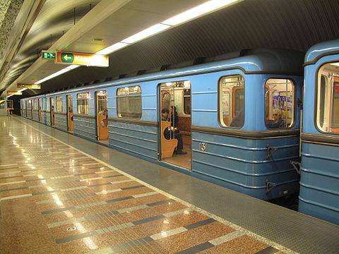 Поезда метро 2. Budapest Metro m2. Поезд метро номерной Будапешт. Budapest Metro поезда номерной.