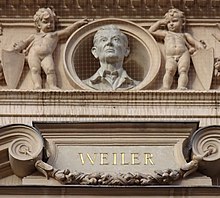 Büste Max Weilers an der Fassade des Tiroler Landesmuseums, geschaffen 2011 von Johannes Schlögl und Markus Jestl