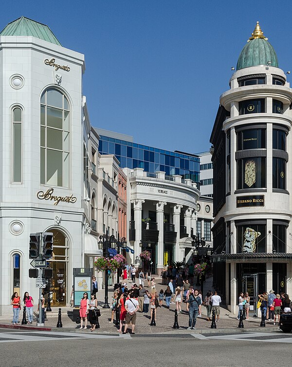 Image: Buildings at North Rodeo Drive, Beverly Hills, West view 20110806 1 (cropped)