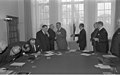 Bundesarchiv B 145 Bild-F017664-0005, Bonn, Ministerpräsidenten beim Bundeskanzler.jpg