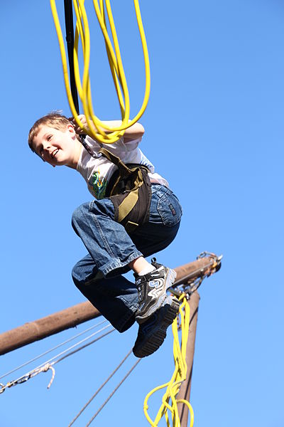 File:Bungee-Bounce-Kid-6037.jpg