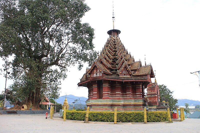 File:Busu Jingzhen Temple Menghai.jpg