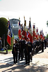 Les porte-drapeau des anciens combattants et associations patriotiques à Strasbourg lors d’une cérémonie commémorant la victoire sur les Nazis du 8 mai 1945.