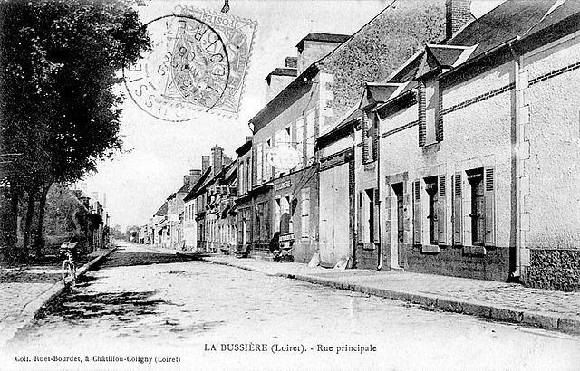 Rue principale à La Bussière