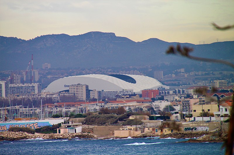 File:Cabanons et Stade Vélodrome — Marseille (9615088071).jpg