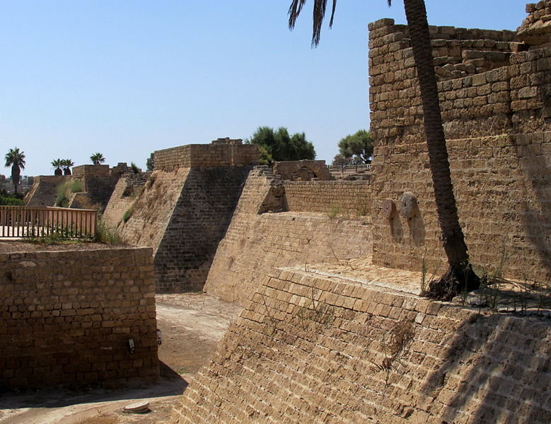 File:Caesarea Medieval Walls (3).JPG